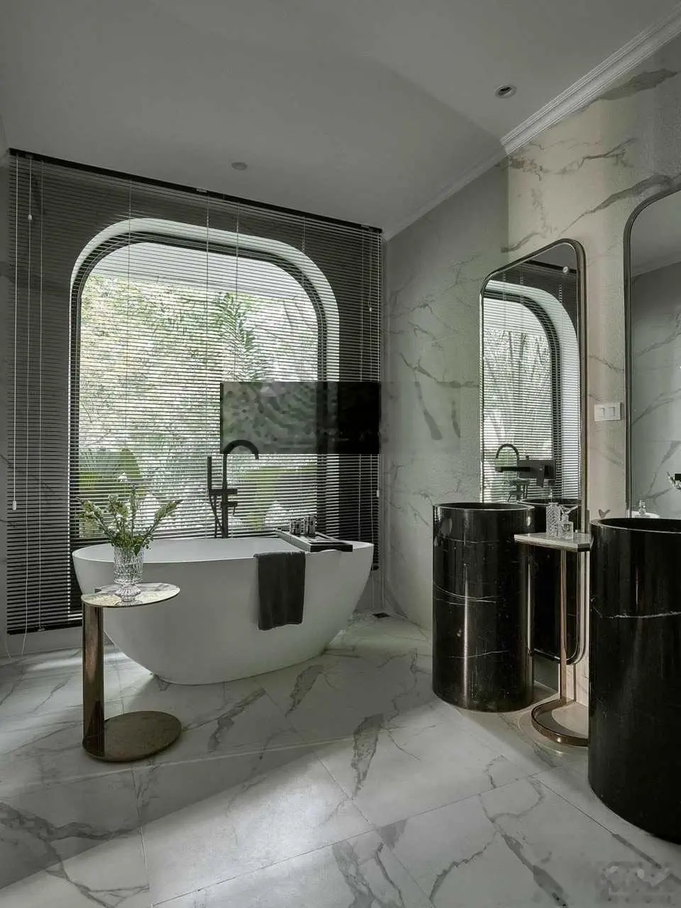 Biệt Thự Đơn Lập Vườn Tùng 324m2 Hoàn Thiện Đẹp - Giá 45 tỉ