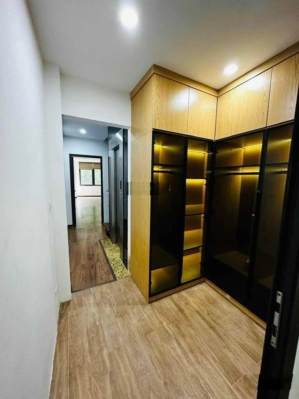 Nhà phố giá nét! Đặng Tiến Đông - mặt phố - 7 tầng thang máy - 35m2 - 15.5 tỷ