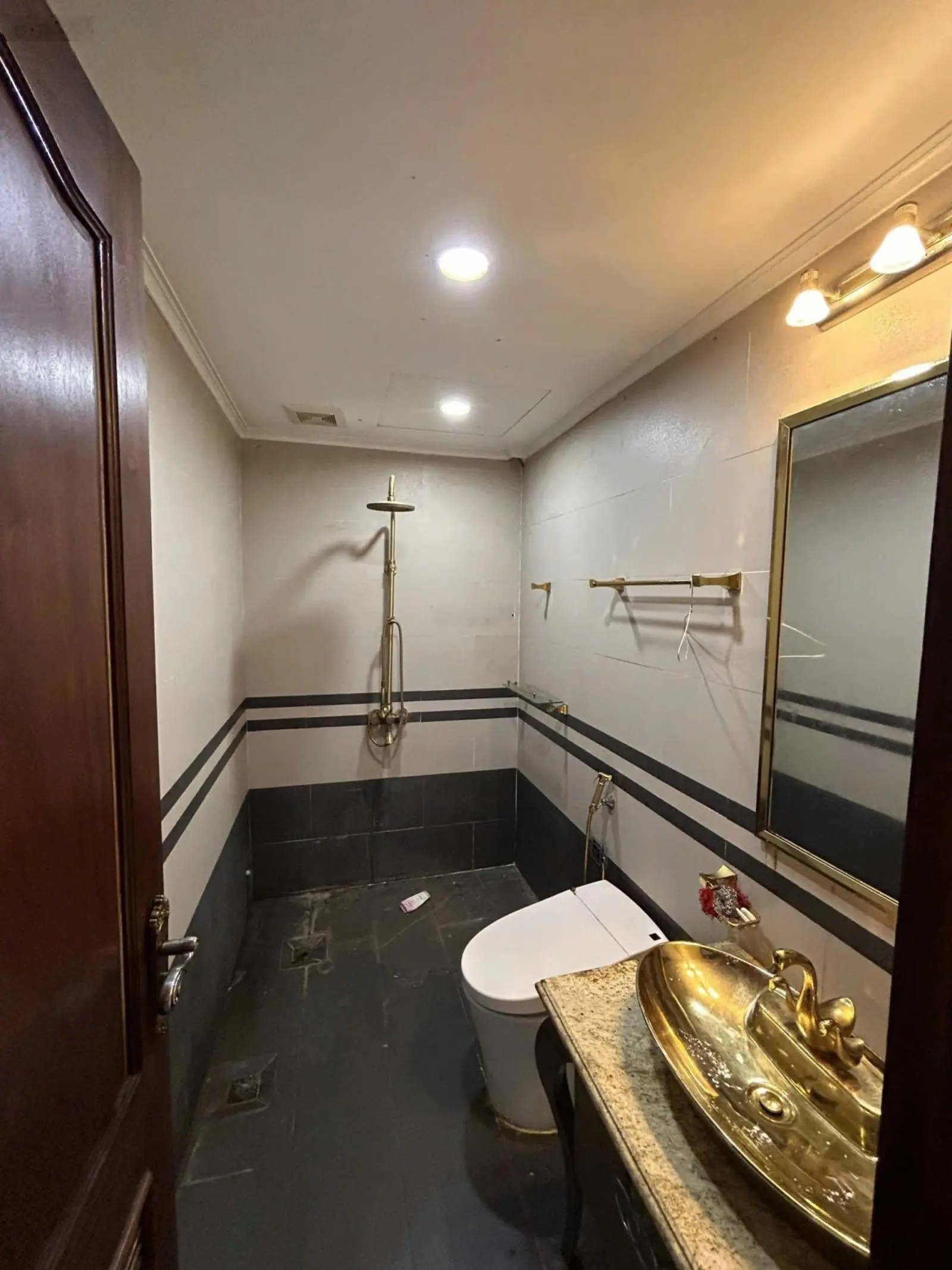 Khu vực hiếm nhà bán-trục chính kd kđt lacata văn phú 75m 5t, thang máy. nhỉnh 25 tỷ