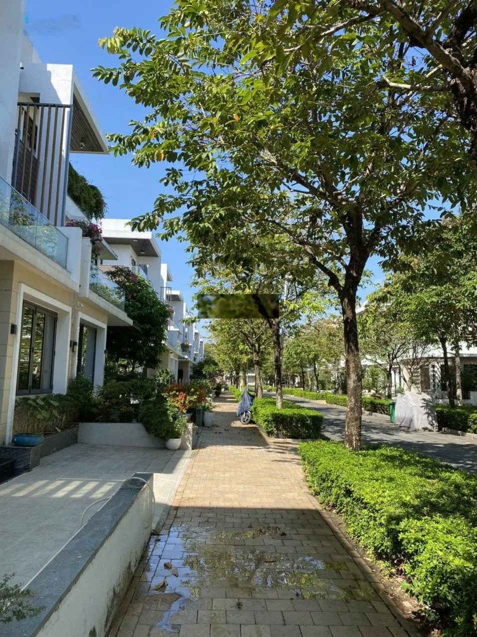 Cần bán biệt thự Lucasta Villa - Giá 25 tỷ - Full nội thất cao cấp. DT 175m2. Trục đường lớn 20m