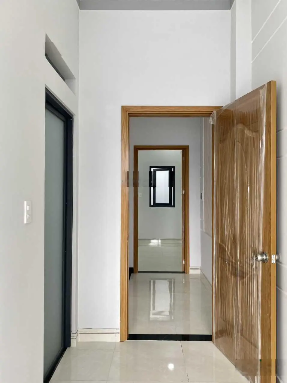 Nhà bán Dĩ An 2 lầu - sổ hồng riêng đã làm hoàn sân ô tô 7 chỗ