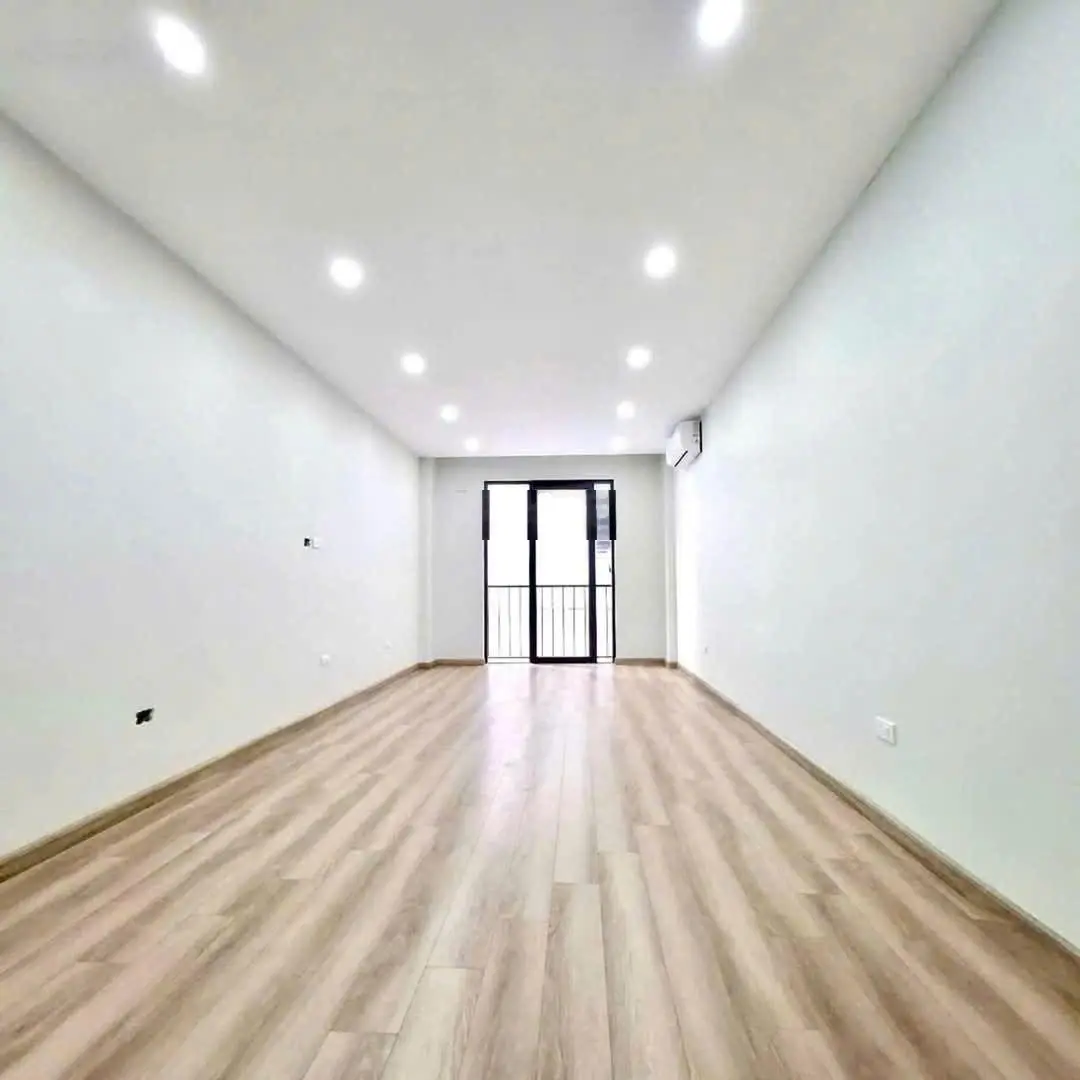 Nhà mới 7.5 tỷ, DT sổ 36m2, MT 3.35m, 5 tầng, 3 ngủ, cạnh ROYAL CITY 72 Nguyễn Trãi, Thanh Xuân