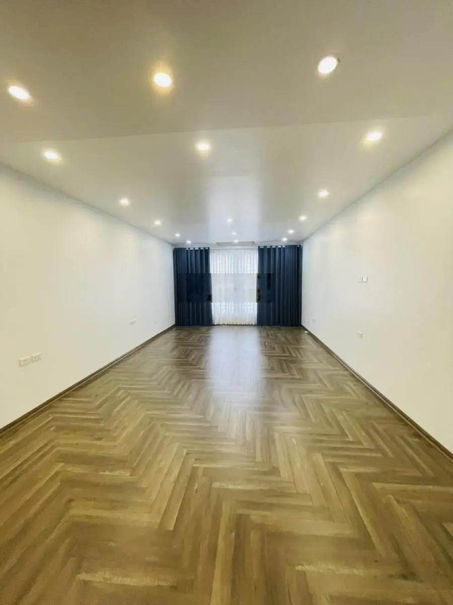 Siêu đẹp! Phân lô, ngõ thông ô tô tránh, KD Nguyên Hồng, gara, vỉa hè 2 bên, thang máy. 63m2*8T
