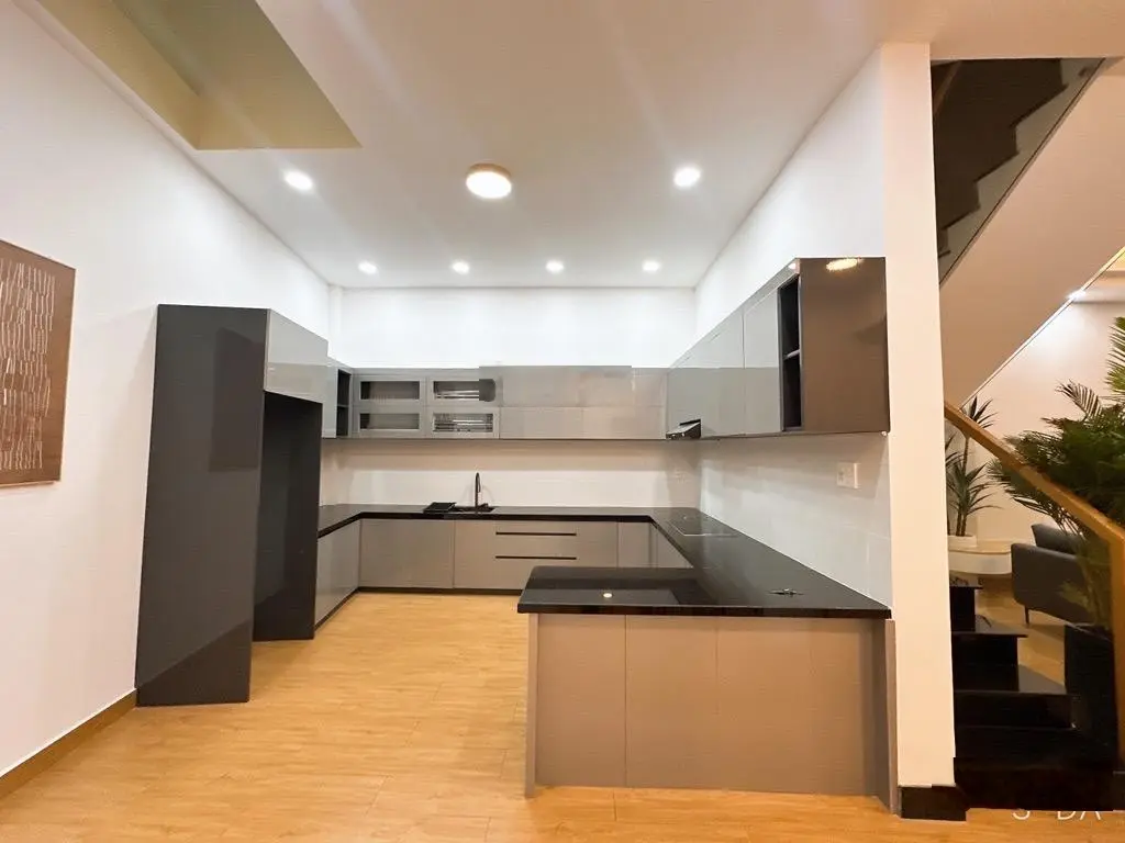 Q9 P. Phước Long B. Nhà 3 tầng 71m2 ngang 6m bề thế - đẹp lung linh - giá 7.5 tỷ TL