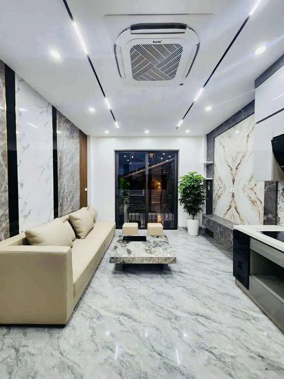 Bán nhà Lâm Hạ - 6 T thang máy ô tô vào nhà - vị trí siêu đẹp - khu quan chức - ở sướng 12,35 tỷ TL