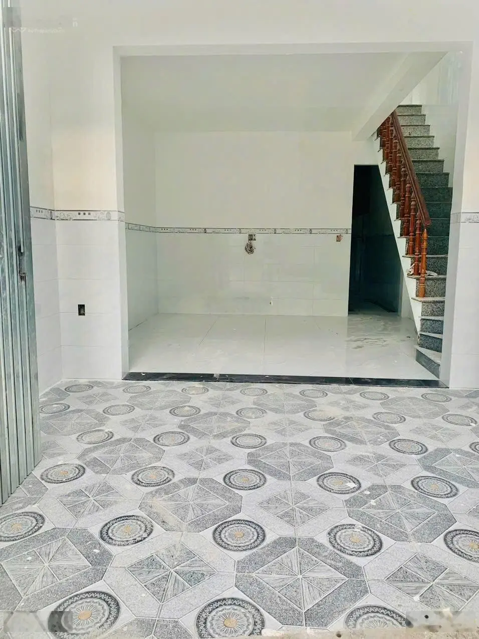 Bán nhà mới Ngô Đến Nha Trang, cách biển chỉ 1km, cách đường 2/4 chỉ 400m. Đường 2 oto né nhau