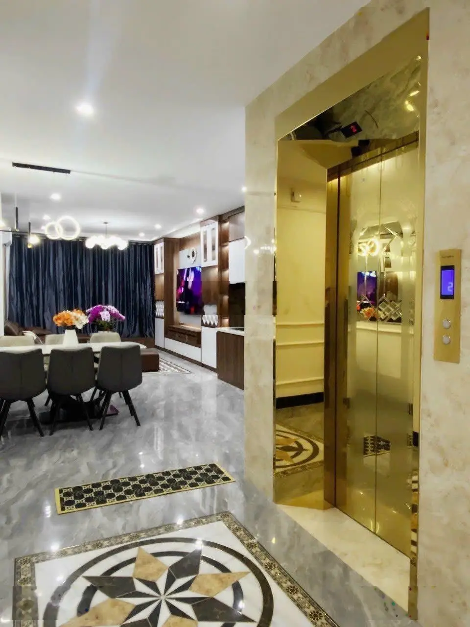 Hot - bán nhà phố Đàm Quan Trung - ô tô vào nhà - dt: 50m2 x 6 tầng thang máy, giá: 8. X tỷ (có TL)