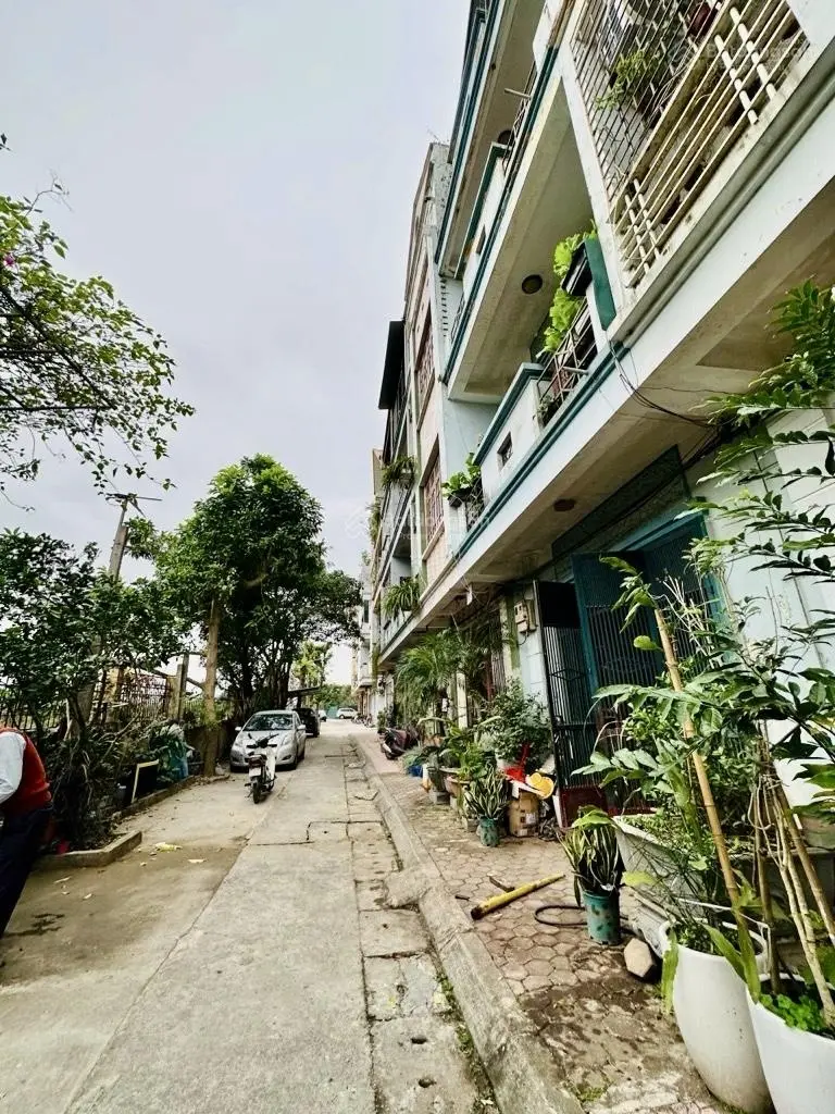 Nhà Hiếm Cần Bán Gấp Ngọc Thụy 58m2-Mt 5m-hơn 11 tỷ-DÂN XÂY-PHÂN LÔ LIỀN KỀ-VỈA HÈ-OTO TRÁNH