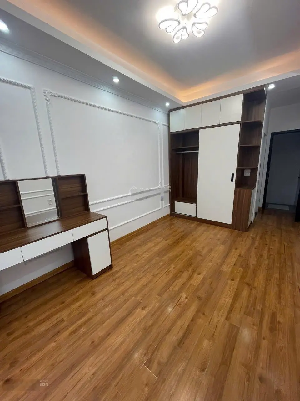 Bán căn nhà Thạch Bàn, 6 tầng, 36m2, gần chợ Thạch Bàn, Aeon Mall, đường Cổ Linh