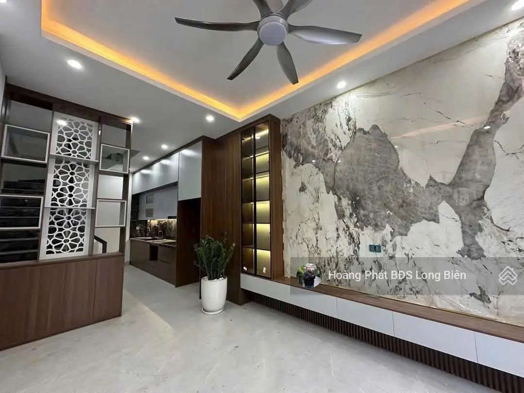 Bán nhà Long Biên. Ngõ 206 Cổ Linh, Đối Diện siêu thị Aeon Mall. 36m x 5T. Hơn 5 tỷ. Lh 0965858116
