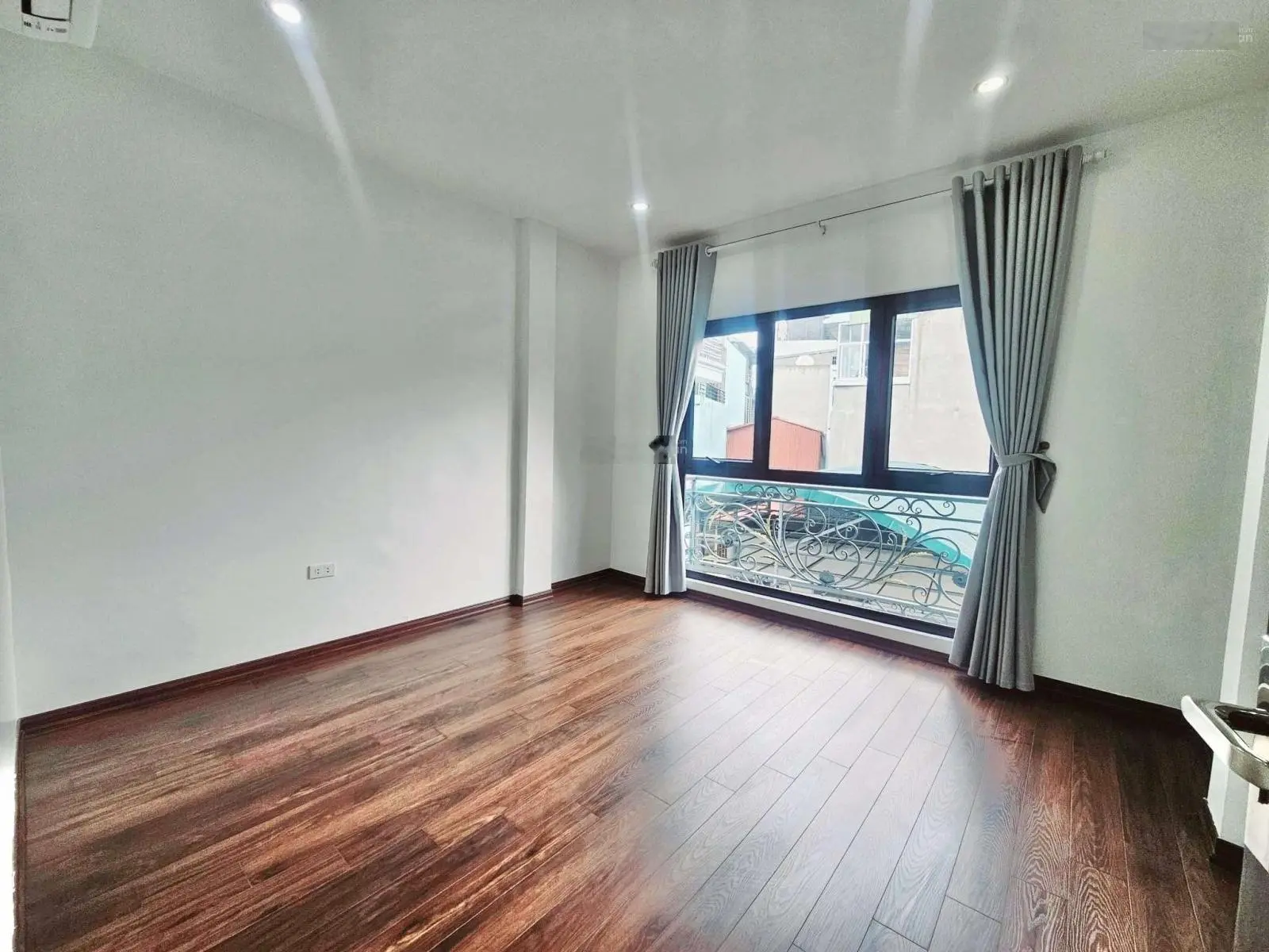 Bán nhà Đường Nguyễn Trãi, Ô tô Thang Máy, Giá Tốt