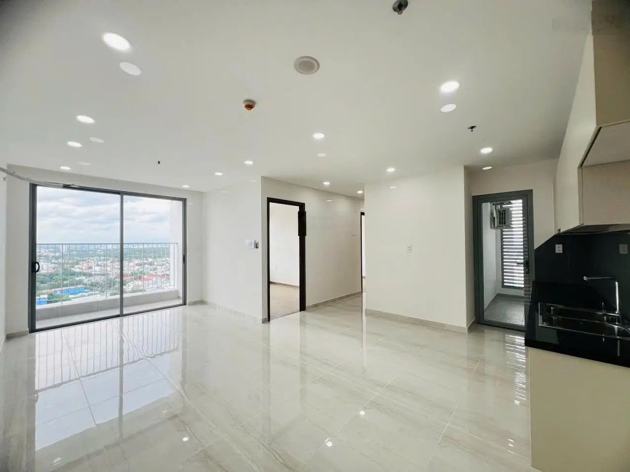 Bán gấp hàng vip 3PN tầng cao, view mặt tiền dự án, trả trước 900 triệu nhận nhà, sổ hồng lâu dài