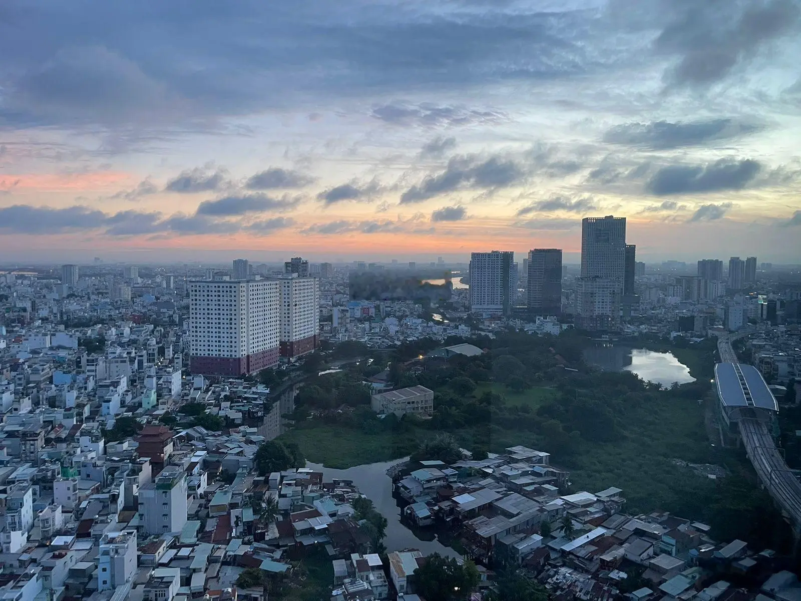 Chủ nhà bán 3 phòng ngủ, giá tốt nhất City Garden 12tỷ, 140m2, Sổ hồng. LH Bonnie Hà 0946 895 ***