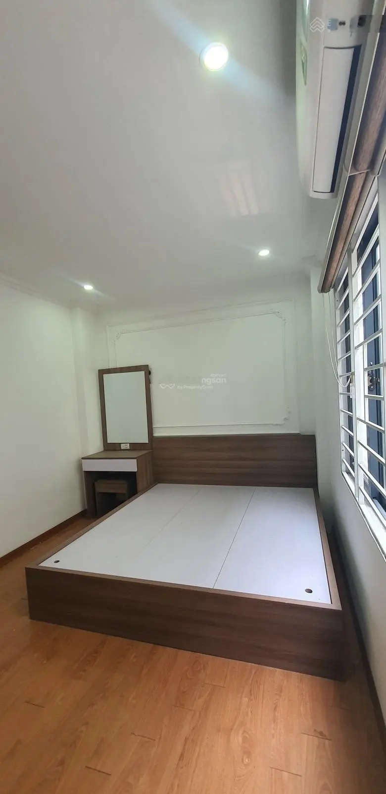 Bán nhà Bồ Đề, LB, 5 tầng 35m2 lô góc ô tô đỗ cửa, 30m ra mặt phố Hồng Tiến, nhỉnh 6 tỷ