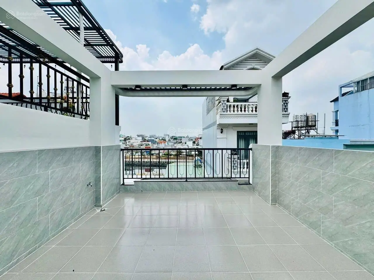 Sang nhượng nhà 41m2 đường Yên Thế, Tân Bình. Gần công viên Gia Định. Sổ sẵn. Cho thuê 15tr
