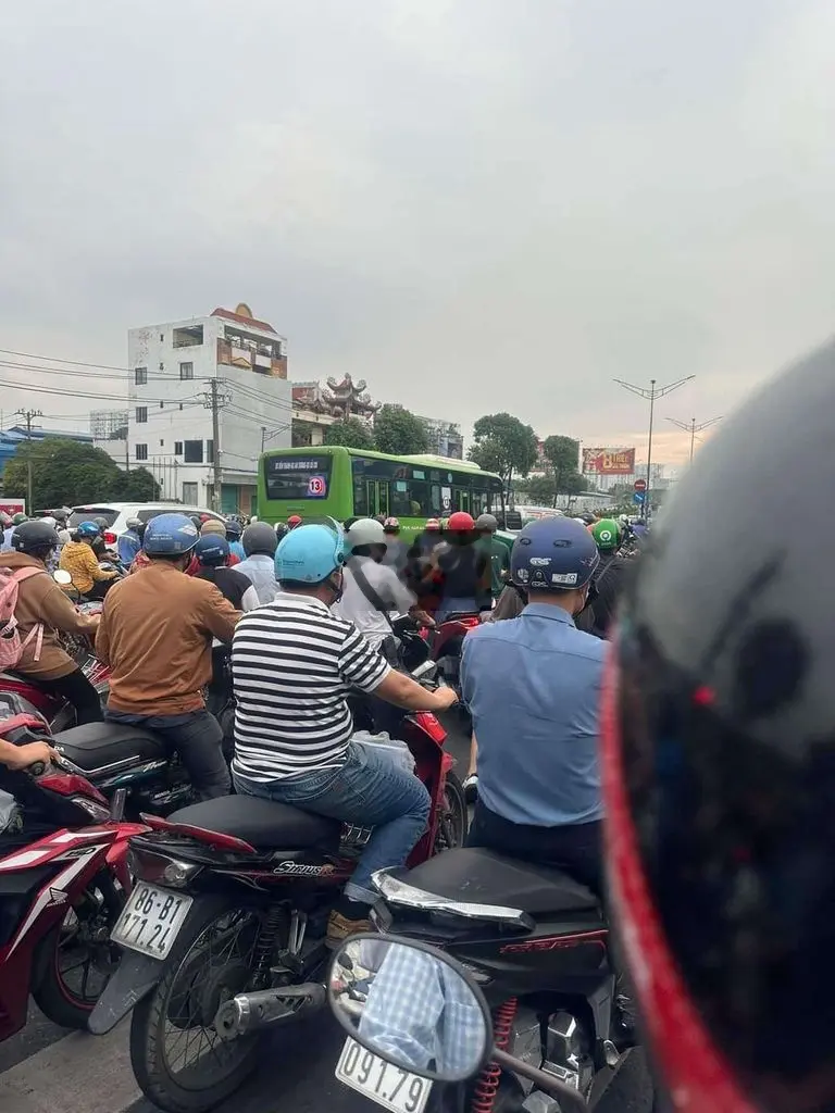 Mặt tiền Tỉnh Lộ 824, Ngay Trung Tâm Thị Trấn,Tiện Kinh doanh buôn bán
