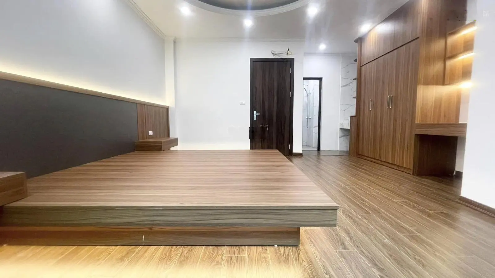 Bán nhà đẹp DT 40m2x6 tầng thang máy ngõ 166 phố Kim Mã Ba Đình chỉ 8.8 tỷ