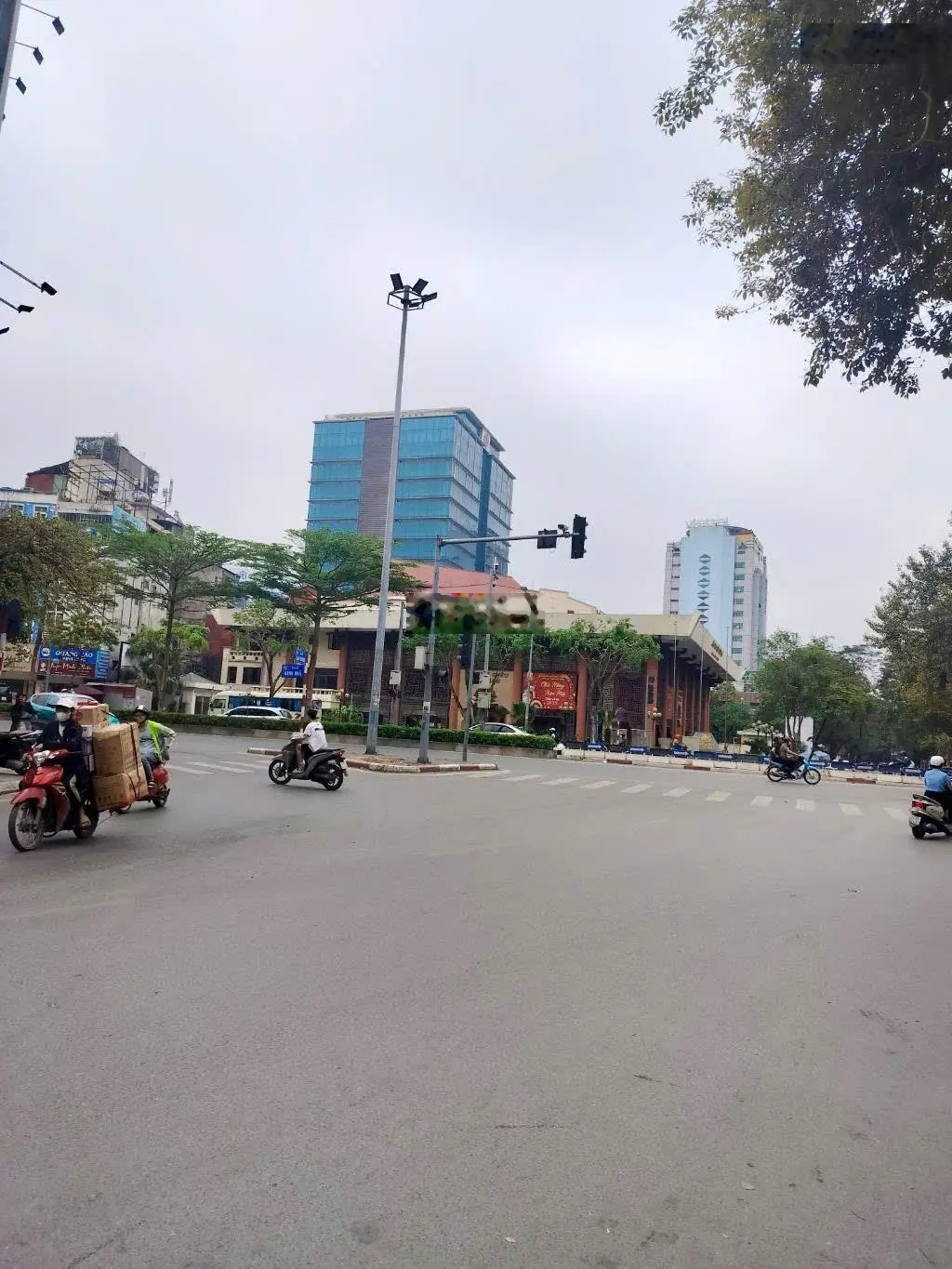 Chính chủ bán nhà mặt phố kim mã 52m 23 tỷ