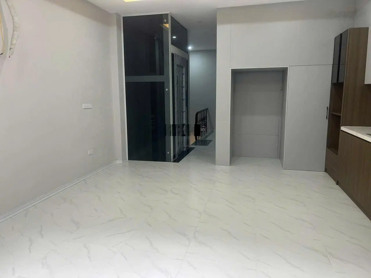 Thanh Xuân siêu phẩm đẹp thang máy ô tô vào nhà 50 m2 - 6 tầng - chỉ 16.7 tỷ