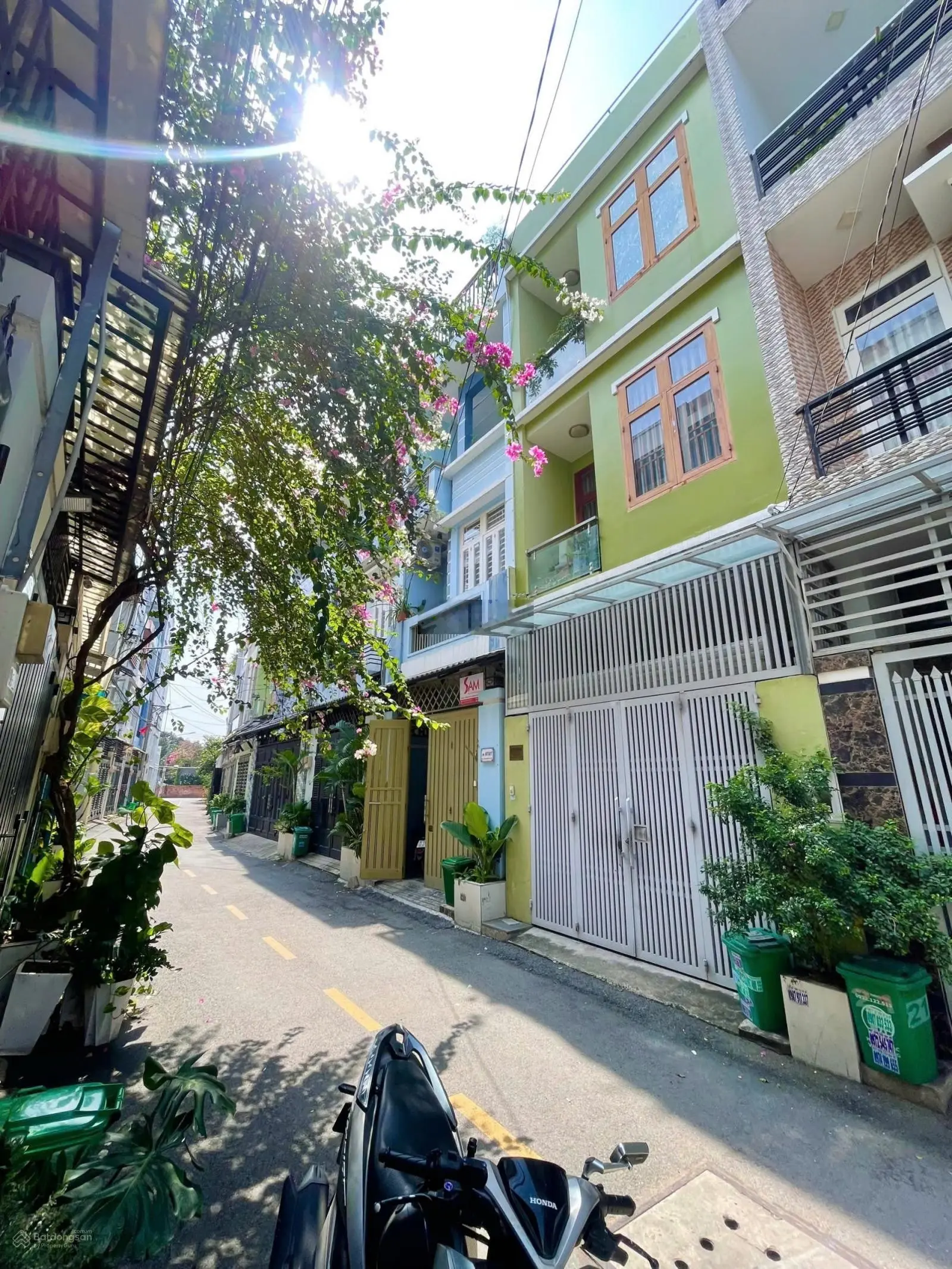 Bán nhà đường Quốc lộ 13, Phường Hiệp Bình Phước. Hẻm xe hơi, nhà 1 trệt 2 lầu có 4PN 4WC