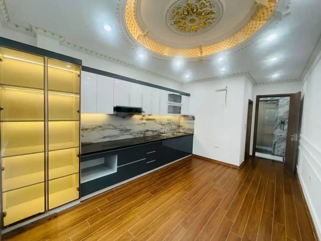 Nhà mặt đường ô tô kinh doanh Di Trạch, 51m2 x 6 tầng thang máy, 9 phòng ngủ WC khép kín, 15,3 tỷ