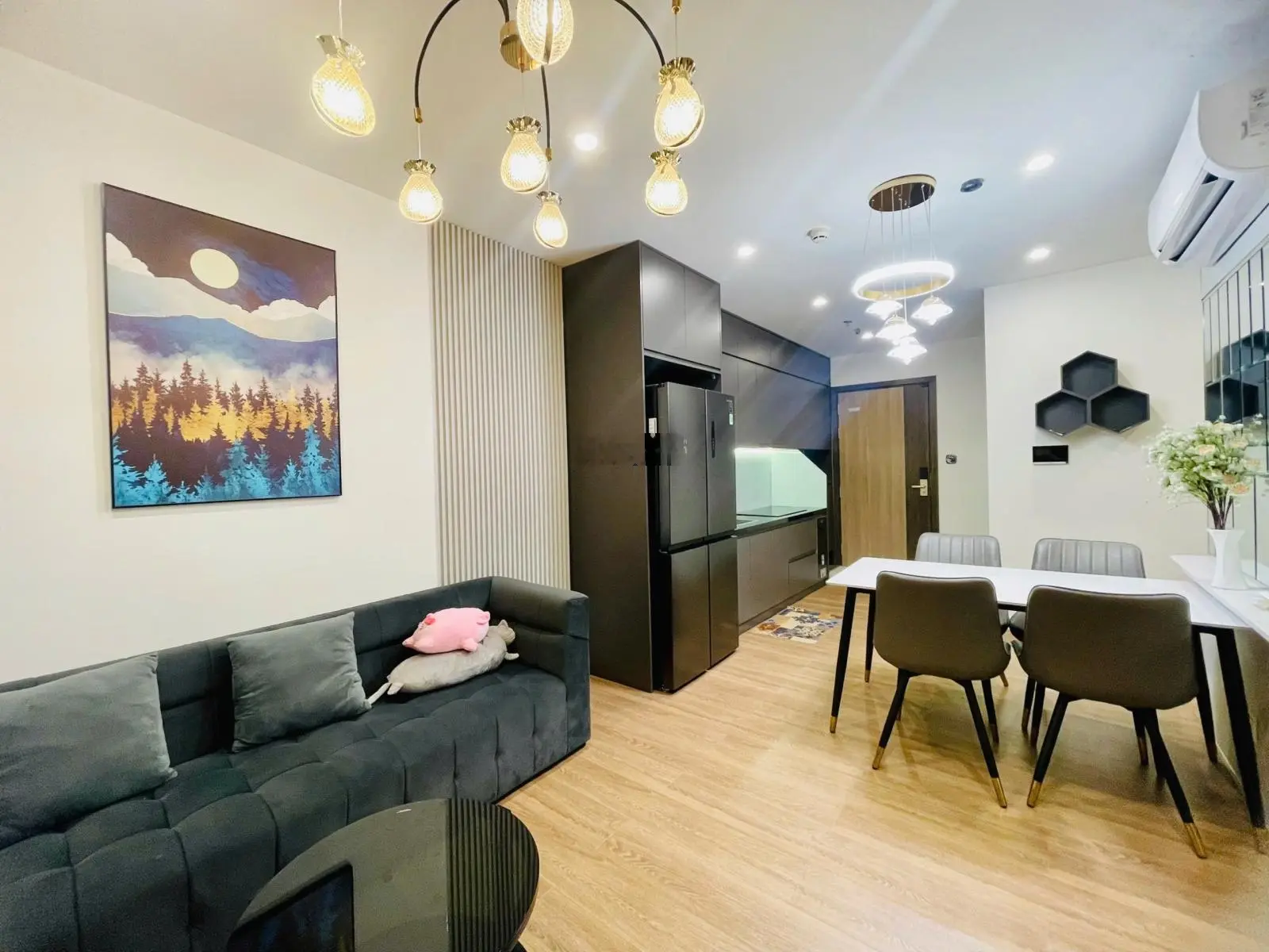 Chỉ 2tỷ85 căn 2 phòng ngủ full nội thất Beverly Solari Vinhomes Quận 9