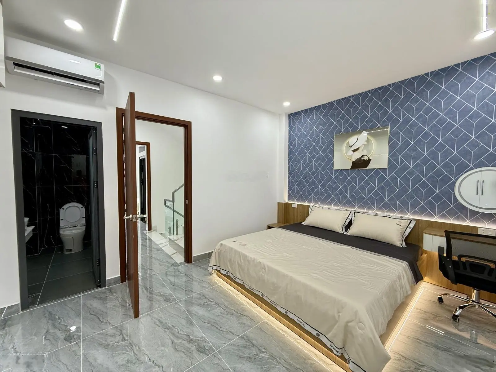 Nhà bên Chợ Hạt Điều, đường Dương Thị Mười, DT:4,5x13M, Lửng, 3Lầu, 4PN, Gara ô tô, Sân thượng, Q12