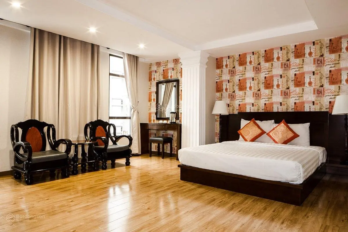 Bán nhà mặt tiền số 18 Bùi Thị Xuân Quận 1, DT: 5.3x33m, hầm + 12 tầng + 44 phòng, giá: 105 tỷ