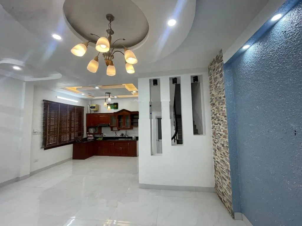Đối diện Aeon Long Biên - lô góc - ô tô đỗ cửa - ngõ nhà nước - 36m2*5 tầng - Ngay cạnh chợ