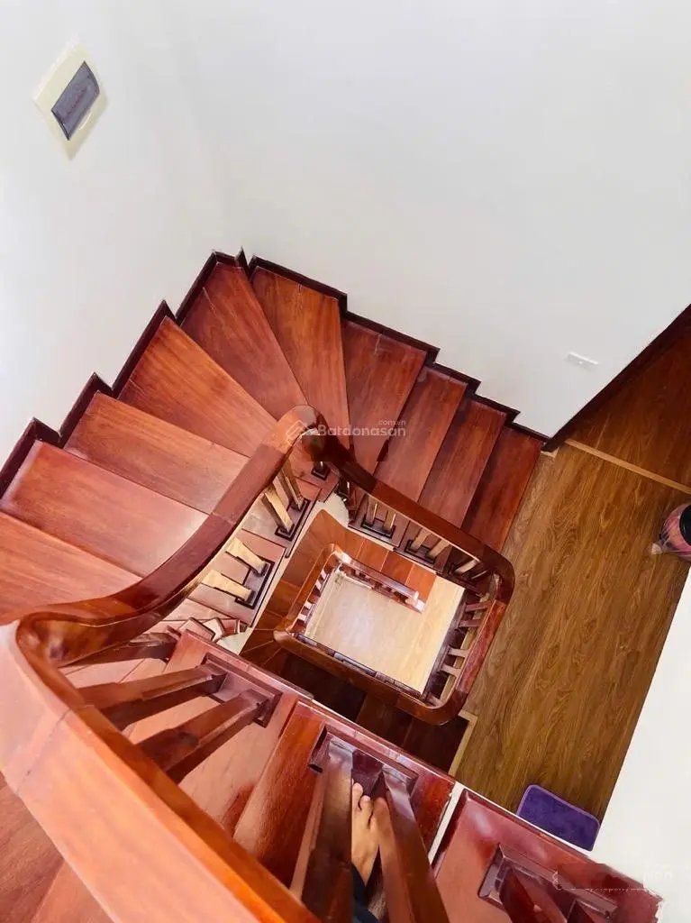 Bán nhà phố Hào Nam, 68m x 5 tầng, ô chờ thang máy, cách phố 20m, mặt tiền rộng, nhỉnh 10 tỉ