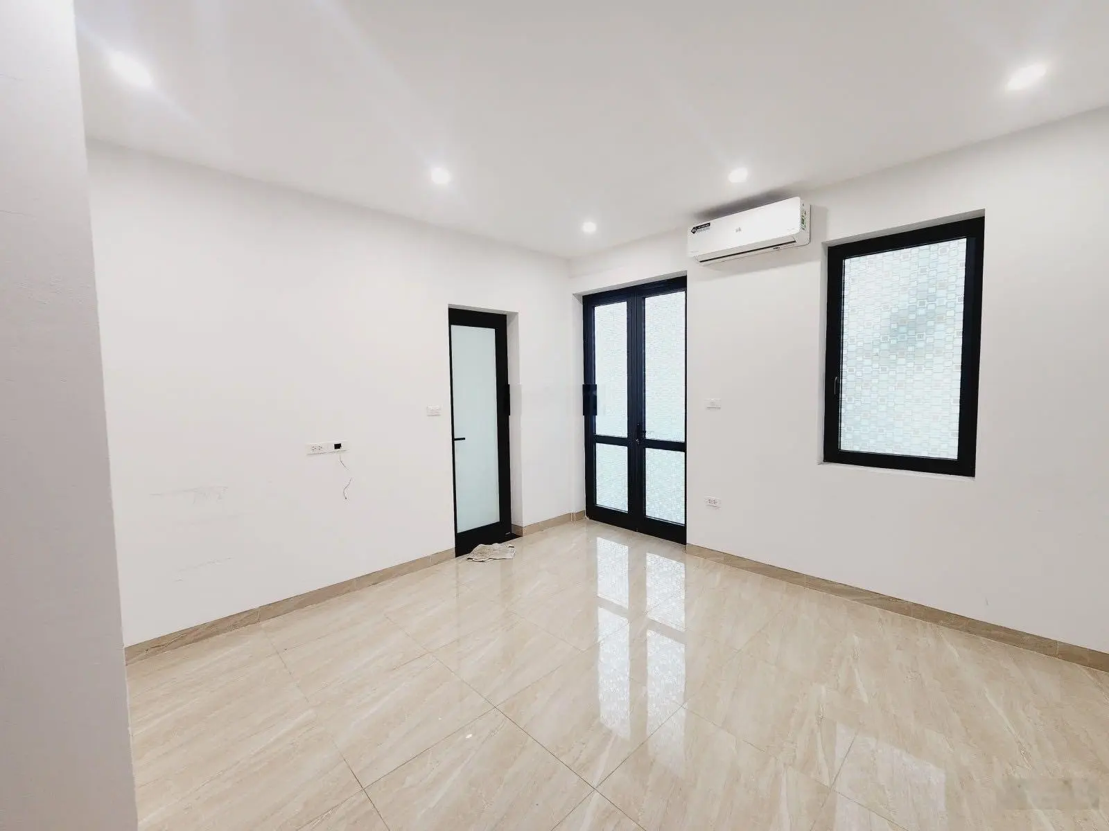 BÁN NHÀ LIỀN KỀ KIẾN HƯNG LUXURY! Căn góc 70m2 x 5 tầng mặt tiền rộng, chỉ 1 căn duy nhất!