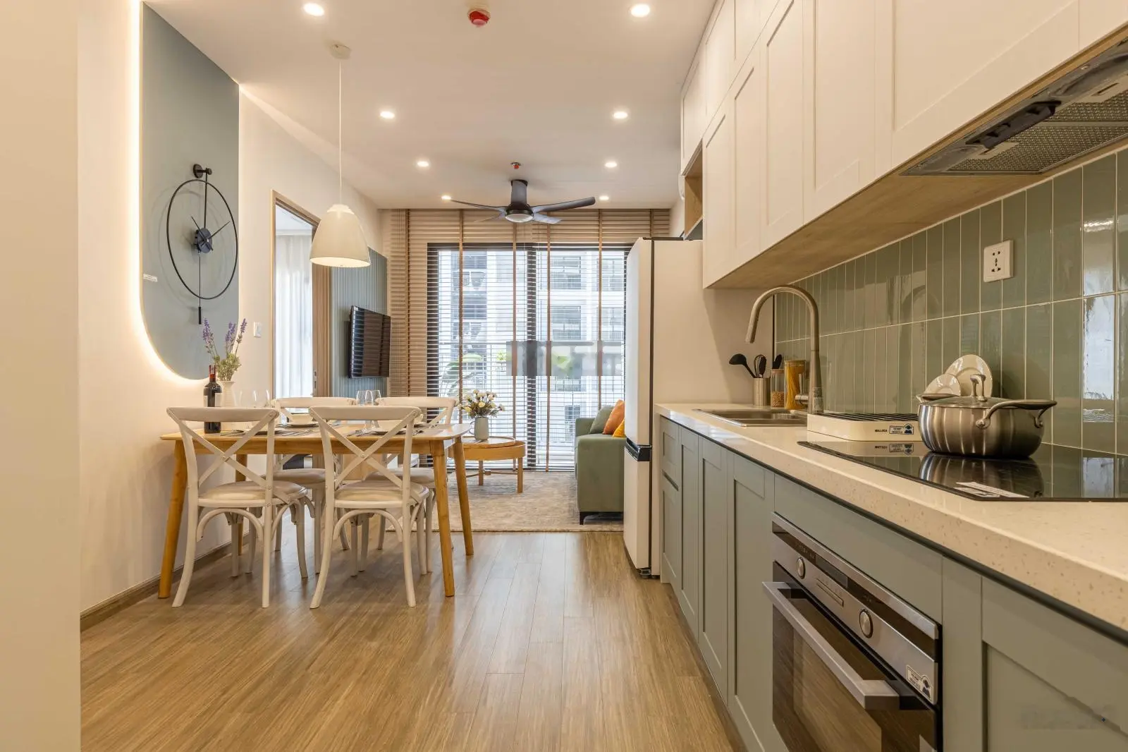 Bán căn hộ 2 ngủ 2,8 tỷ full đồ nội thất 55m nhận nhà ở ngay bc Đông Nam tầng trung đẹp ngay VinUni