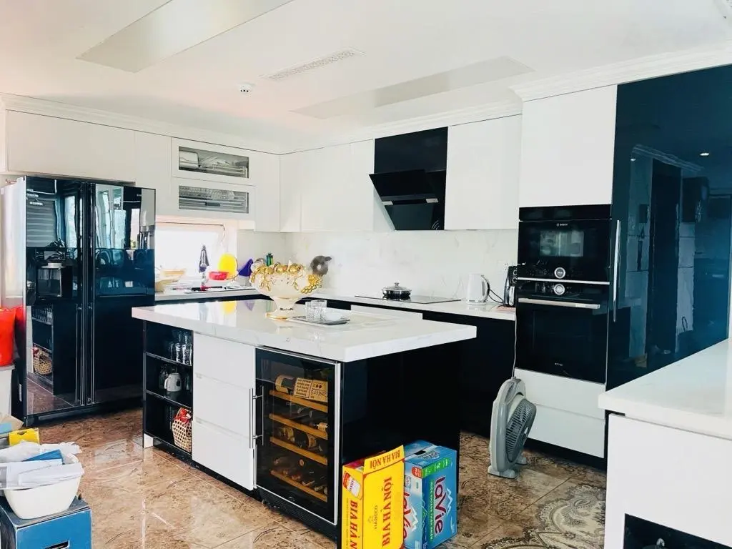 (Mặt tiền 9.9m) mặt phố Phan Văn Trường, Cầu Giấy, 99m2 10 tầng giá 68 tỷ