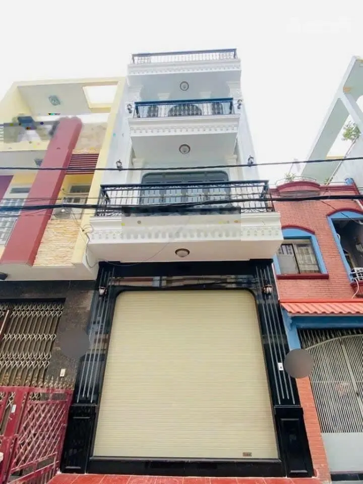 Về quê dưỡng già bán căn ngay trung tâm q10 CMT8 3 tầng chỉ 3tỷ2 dọn vào ở ngay nhà đẹp vuông vức