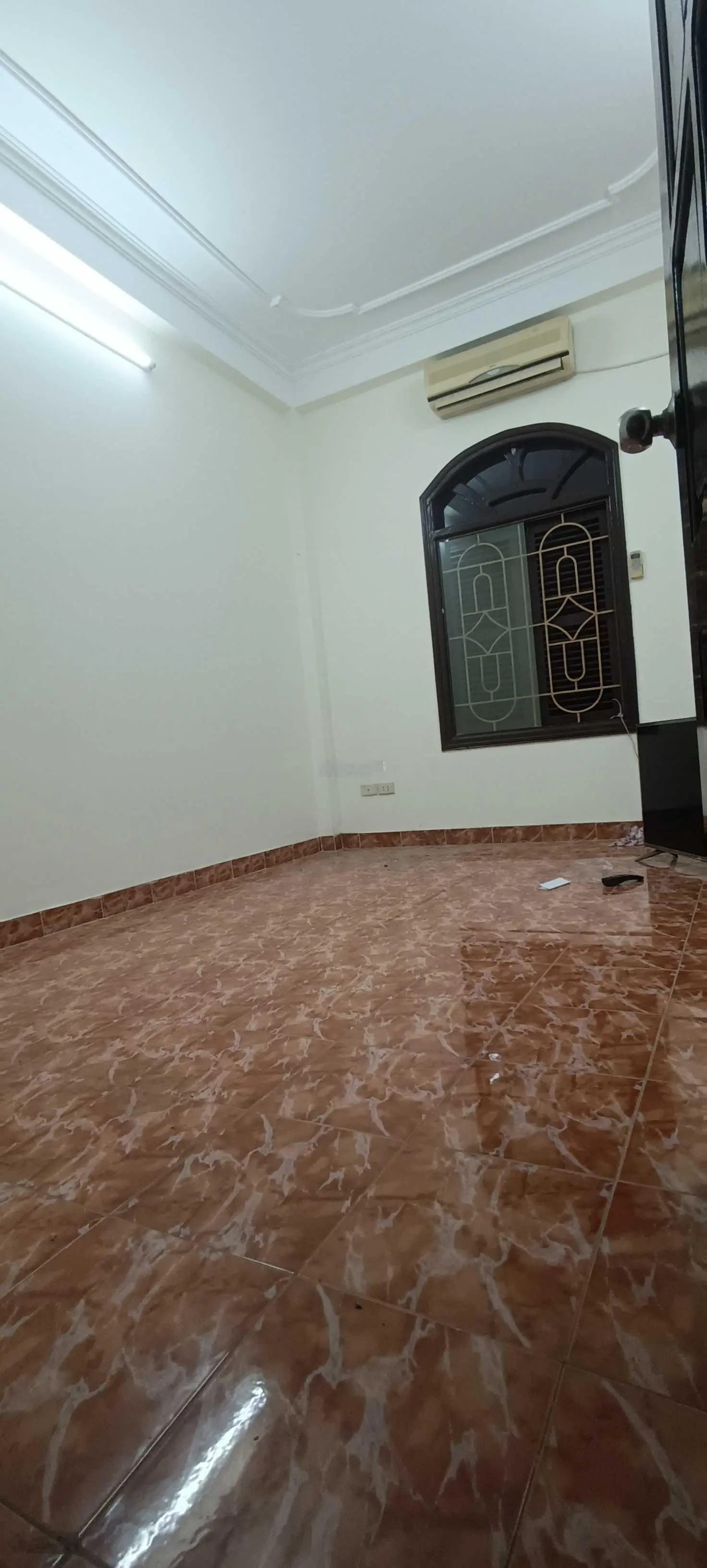BÁN GẤP NHÀ ĐẸP CẦU GIẤY NGÕ VÍP _ 50M.4 TẦNG .DÂN XÂY.VÔ CÙNG CHẮC CHẮN. OTO ĐẬU CỬA.CHÀO:9.6 TỶ