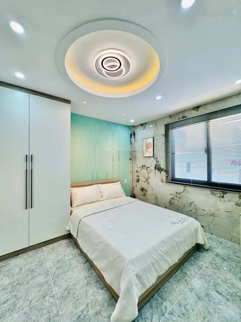 HOT! Bán nhà cạnh chợ Phạm Văn Hai, Tân Bình. Nhà 67,5m2 giá 4tỷ250 còn thương lượng. Hẻm 6m thông
