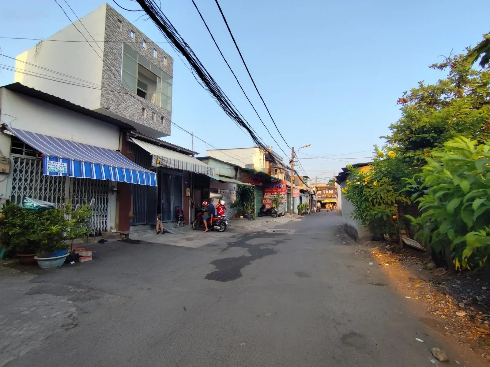 Bán nhà ngay Đỗ Xuân Hợp - Nhà đẹp kiên cố - ô tô ngủ trong nhà