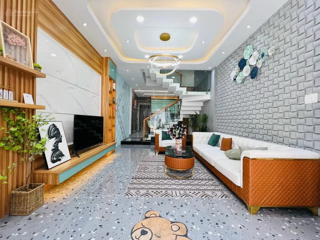 Sở hữu ngay căn nhà Võ Văn Tần, P. 6, Quận 3, DT 60m2, giá 3 tỷ 750tr, cho thuê 20tr, sẵn sổ hồng.