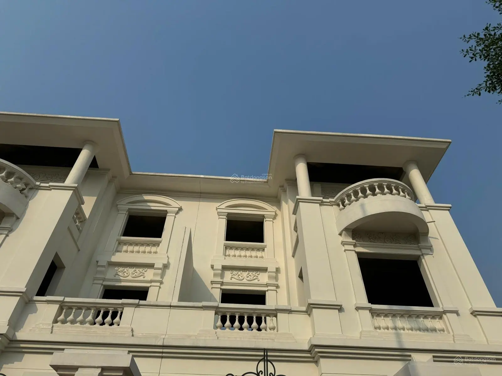 Cần bán căn nhà góc shophouse 200m2 ở khu đô thị mới orange garden vinapo
