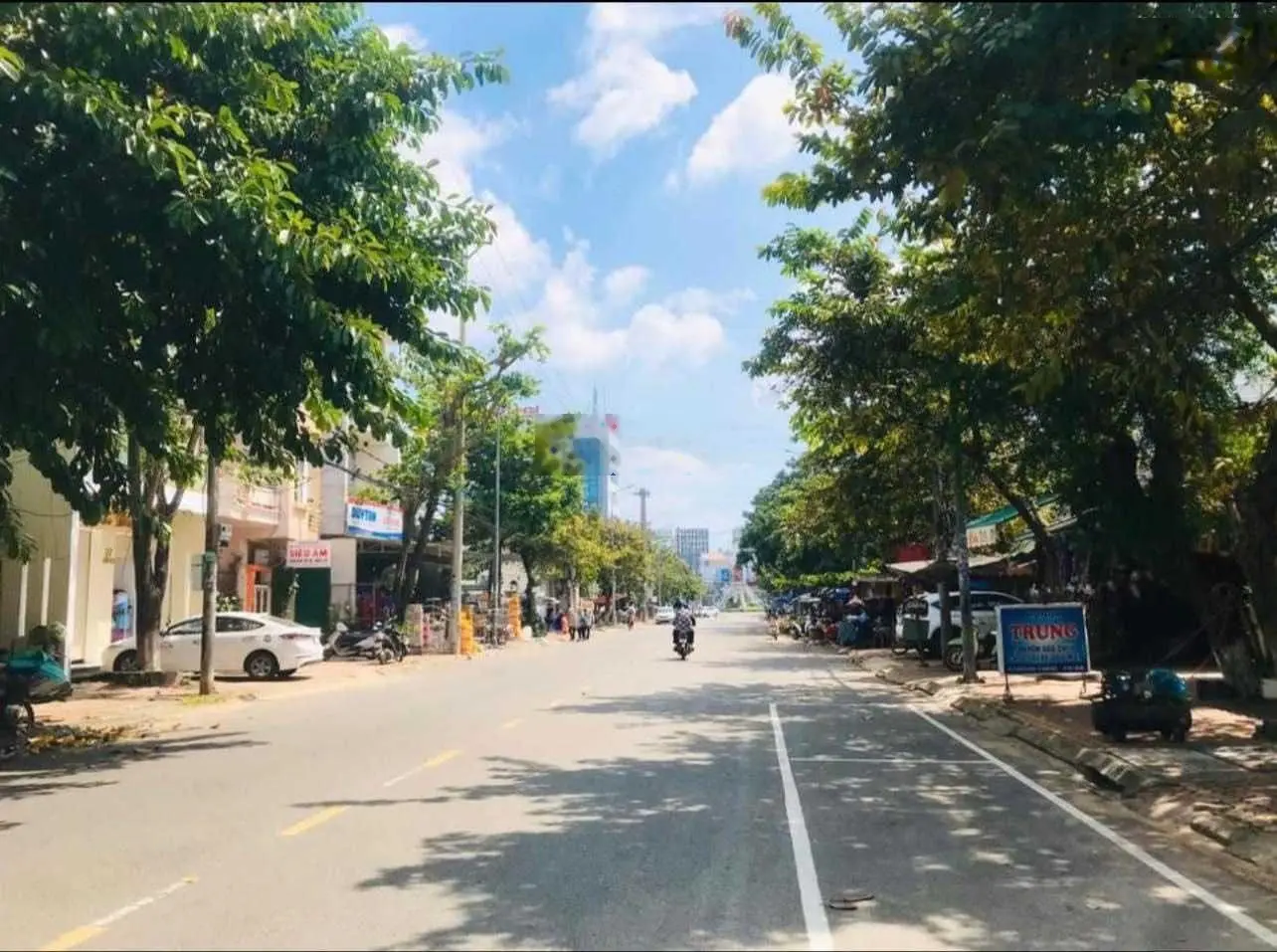 Cần bán nhanh hạ giá 500tr lô đất gần vòng xoay đường Hùng Vương trung tâm TP Quảng Ngãi 22 tr/m2