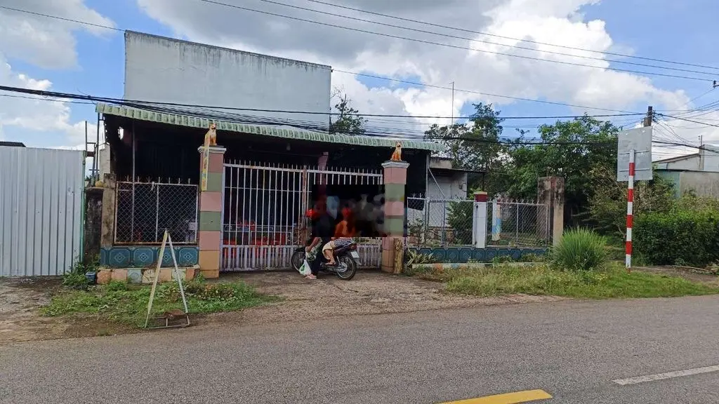 Nhà và đất 12x36m mặt đường xà bang láng lớn