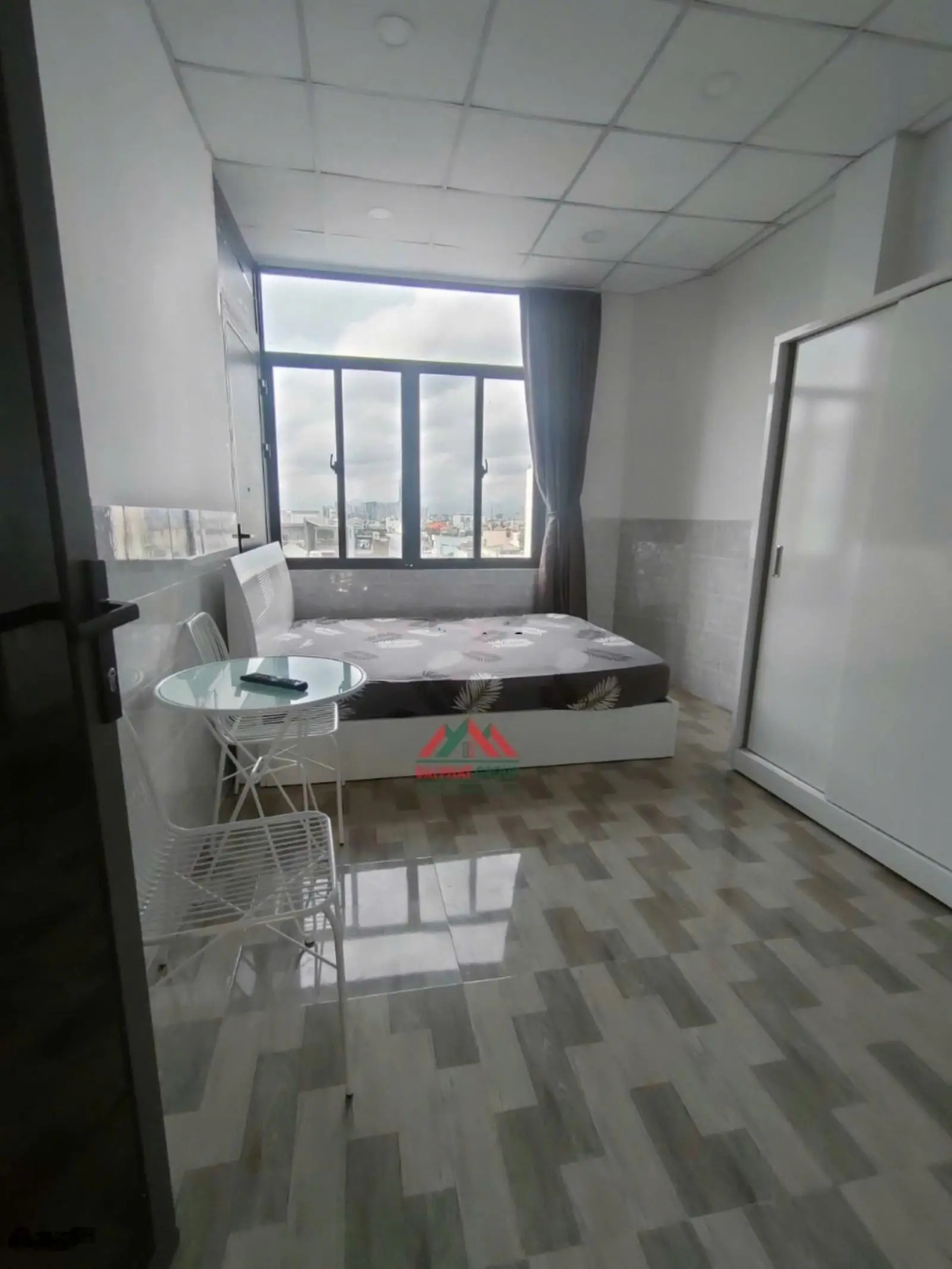 Siêu hiếm bán CHDV mặt tiền Lý Phục Man 31 CHDV 5 tầng HDT 75tr công nhận 137,9m2, giá 28 tỷ