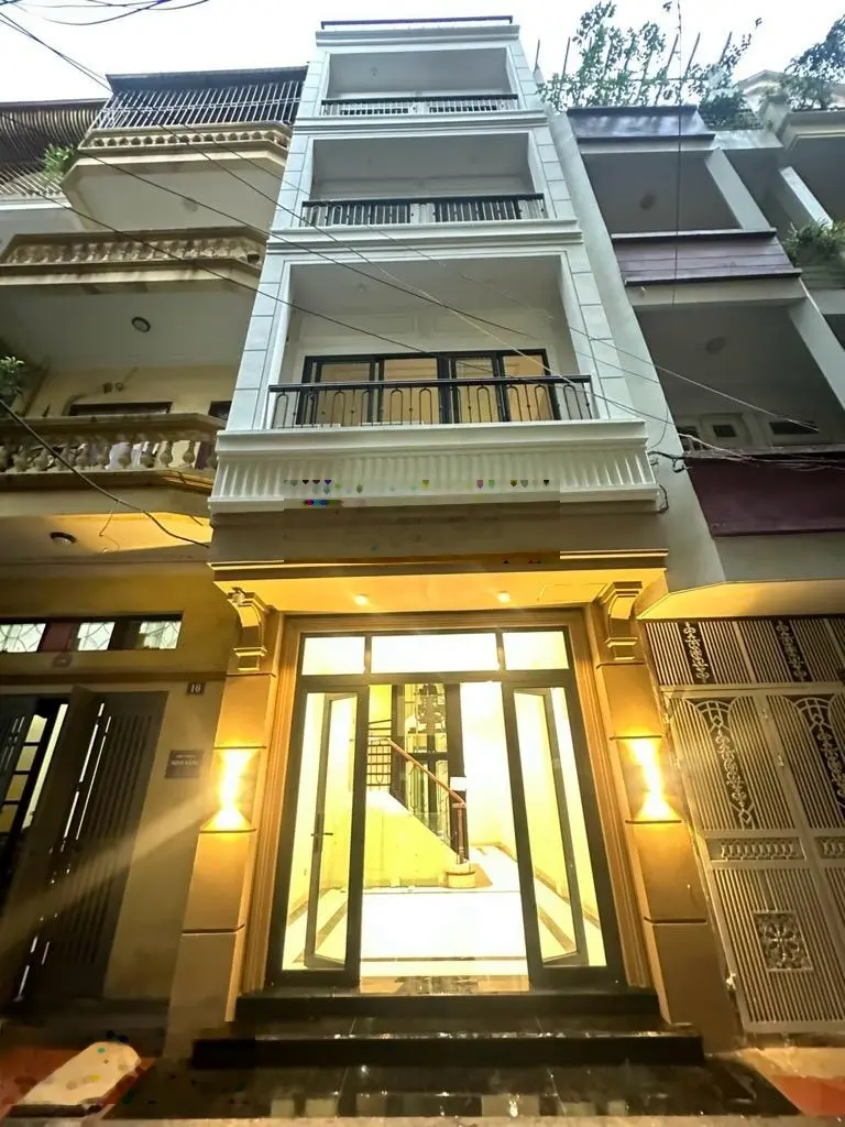 Hiếm, Bán Nhà Võng Thị, View Hồ Tây - Ngõ Thông - Ô Tô - Thang Máy - KD Đỉnh, 55.6M2, Giá 20,5tỷ