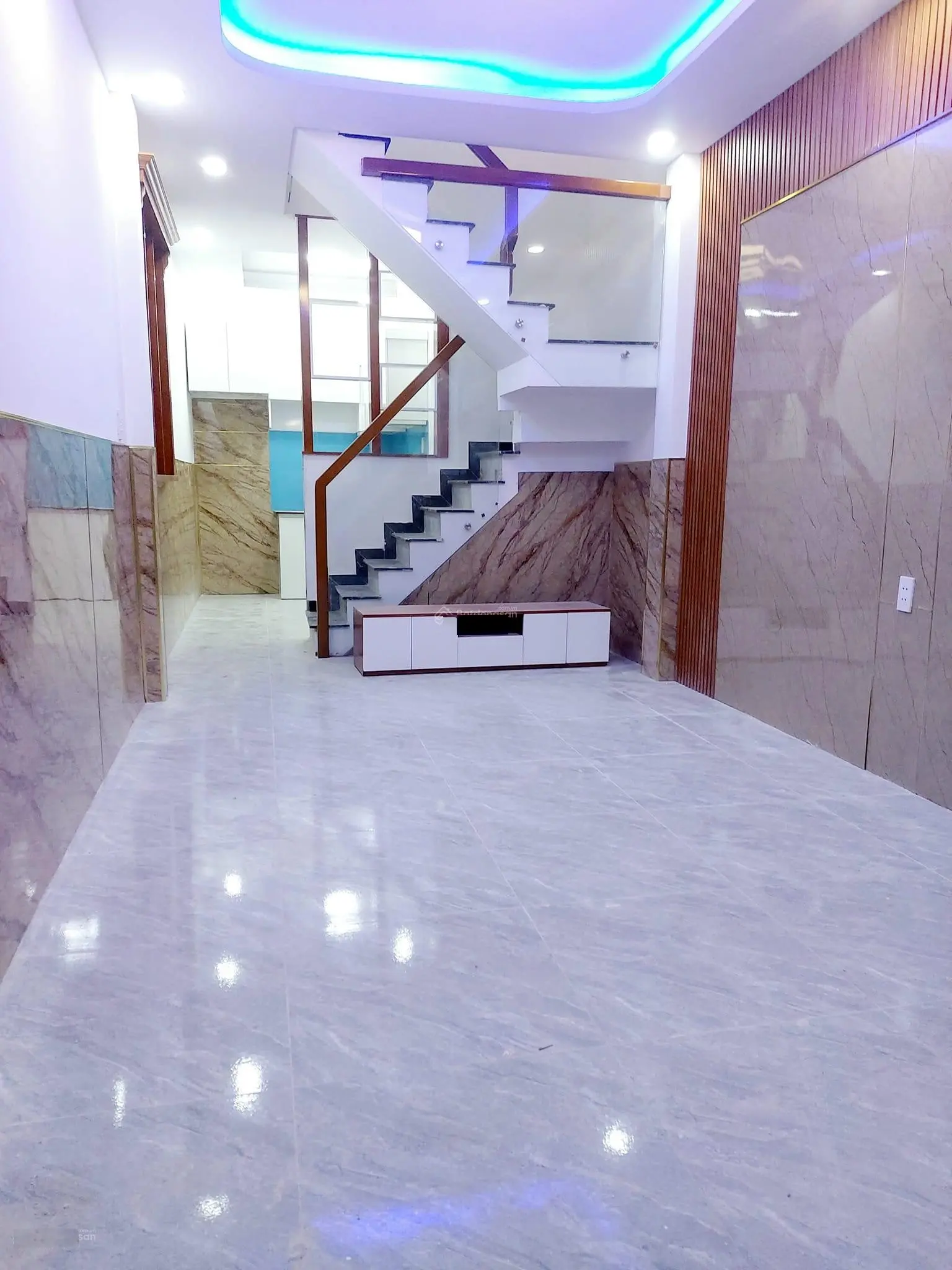 Kẹt tiền bán gấp! Nhà 48m2, Giá 1 tỷ 588 gần công viên Tầm Vu, Bình Thạnh. Hẻm oto, thông,SHR
