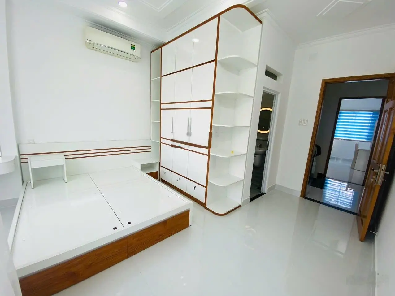 Bán nhà mặt tiền hẻm 1982 Huỳnh Tấn Phát - Thị trấn Nhà Bè 4x15m 3L, 4PN tặng full NT - Giá: 5.5 Tỷ