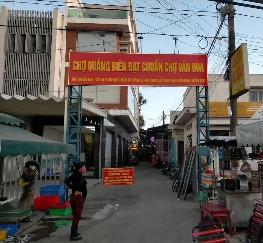 Bán gấp. Nhà 4 lầu mặt tiền gần chợ Quảng Biên + Sổ hồng riêng