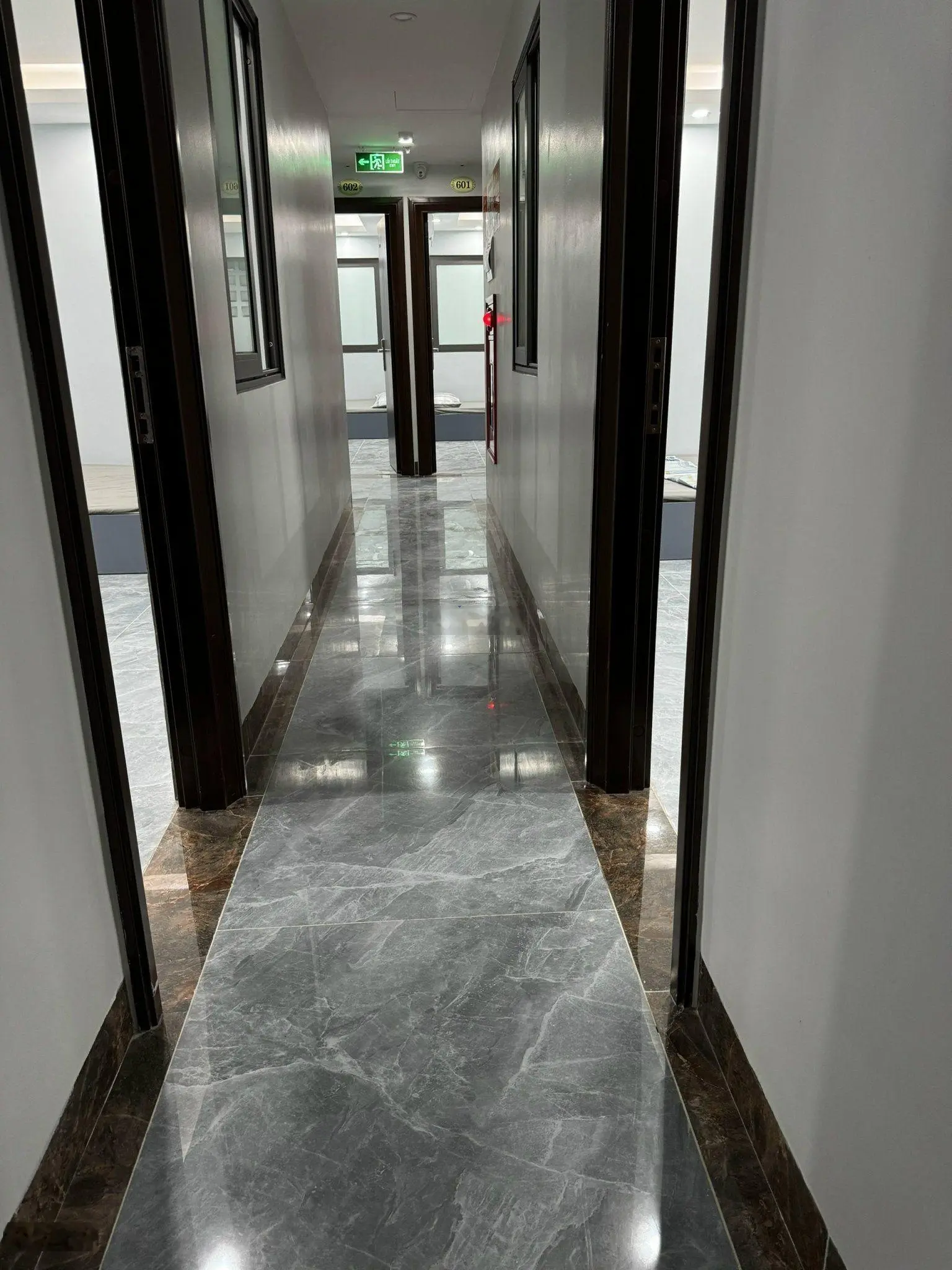 Bán căn hộ dịch vụ, phố Cầu Diễn-Nhổn, 70m2, 7 tầng thang, 17 phòng, dòng tiền 100tr/th, ô tô tránh