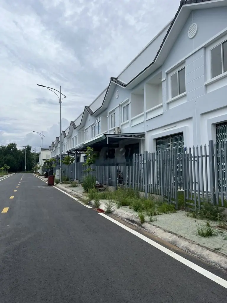 Nhà mặt tiền trung tâm tp Trà Vinh lộ 12m