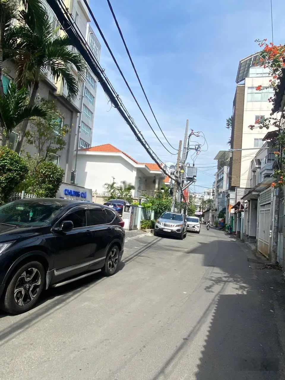 Cực hiếm! Hẻm xe hơi ngay phố Tây Nguyễn Cửu Vân 4.2x17m ngay cầu Thị Nghè Q1 khu dân trí cao