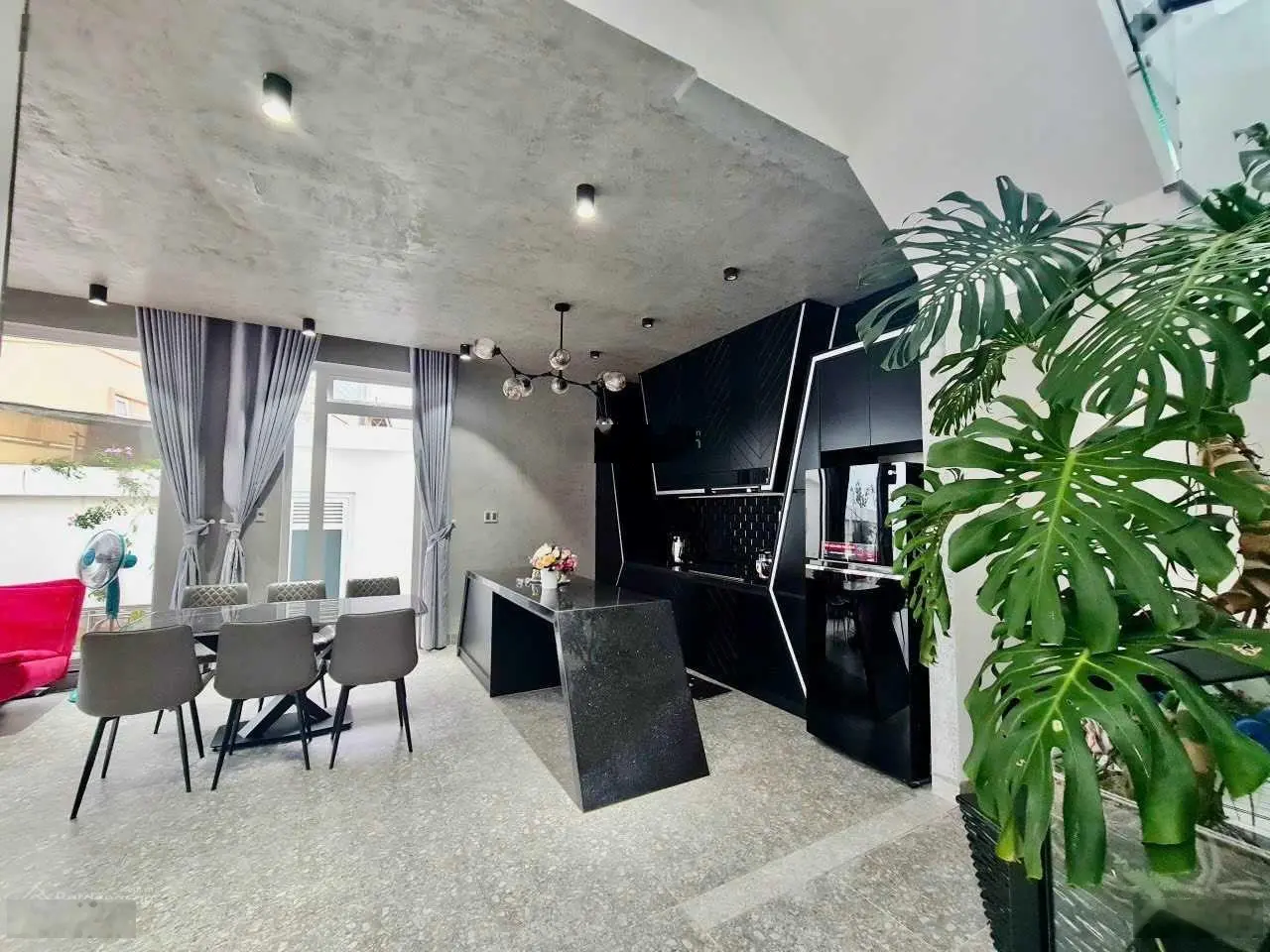 Villa hồ bơi sân vươn Nam Hồ 312m2 nở hậu 3 tầng 4PN - 5WC khai thác doanh thu 75 - 95tr/tháng